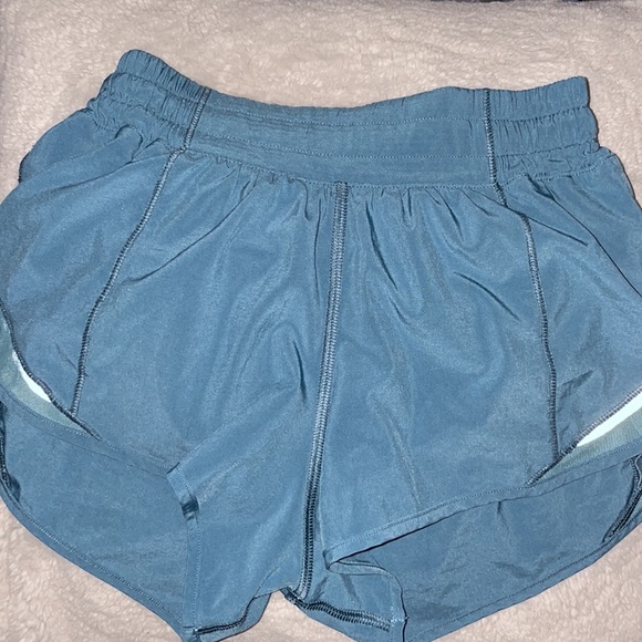 Lululemon 2.5” LR Hotty Hot size 2 - Picture 2 of 2